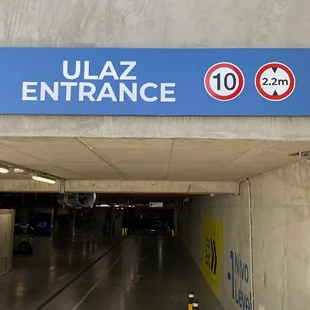 Dom Boutique Aurora شقة *