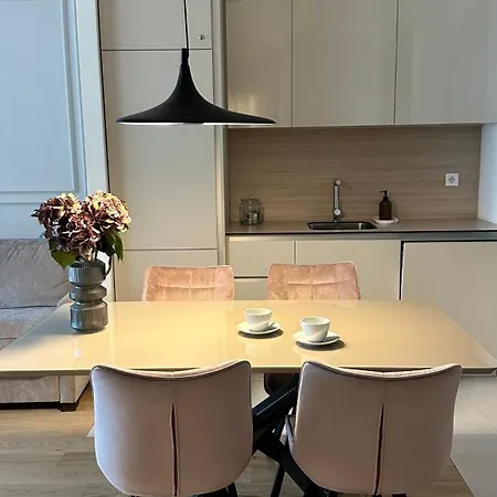 Dom Boutique Aurora شقة